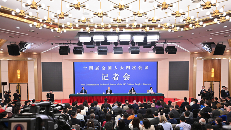 《焦点访谈》 20260308 王毅回答中外记者提问