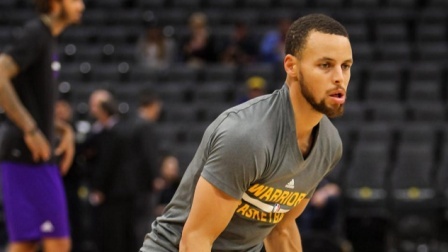 NBA热辣资讯 小学生日常赛前热身！球迷：这三分投篮越来越太花式了！