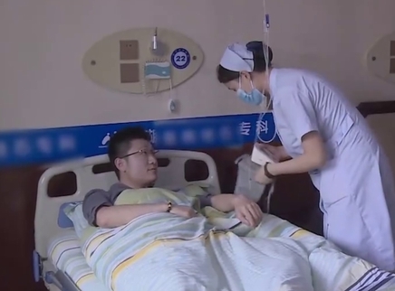 新闻大求真 小龙虾加啤酒为何引起结石病？