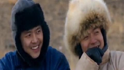 李威摔跤被痛宰 包子险胜一局