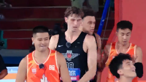 曲志鹏犯规后投球扳回一局 孙世睿在线锐评