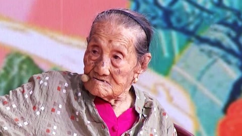 106岁长寿奶奶接种新冠疫苗 车前草代茶饮清热解毒