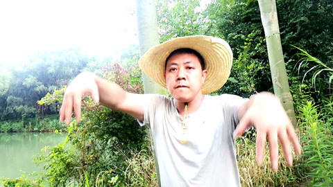 唱罢吹灯 农村大叔神曲吐槽国足