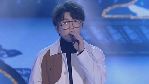 毛不易演唱歌曲《一程山路》