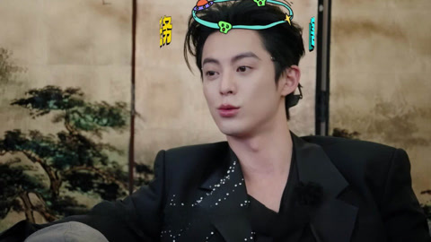 王鹤棣整蛊弟弟左右脑互搏 黄晓明感慨年轻态被喷