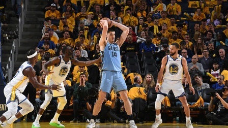 NBA附加赛-巴特勒38+7+6 勇士胜灰熊首轮战火箭