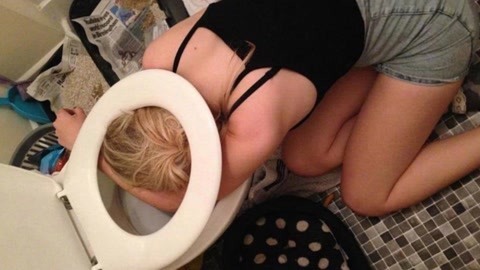 尴尬！女神喝醉酒后失态