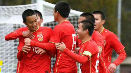 中国足球报道2022 U17亚预赛-王钰栋戴帽七人破门 U17国足9-0大胜柬埔寨