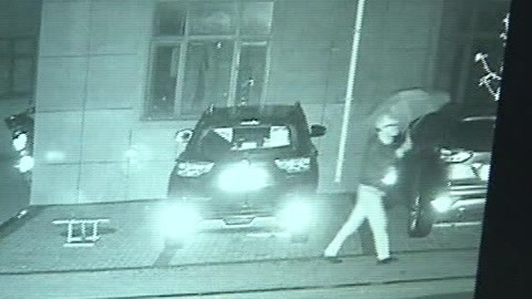 城市直通车 白天摆摊晚上砸车