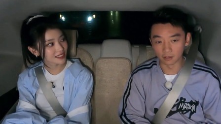 奔跑吧第8季 加料版：绕不过去的年龄梗！郑恺沈小婷默契挑战再次暴露年龄差
