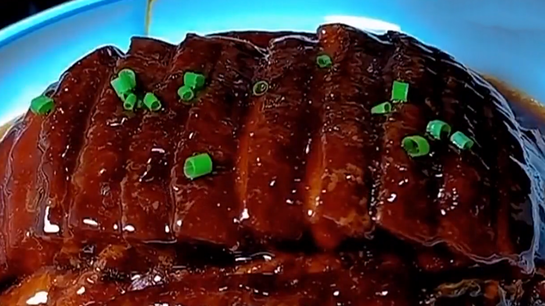 人气美食 传统硬菜梅干菜扣肉 油爆五花肉有诀窍