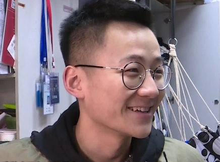 娱乐急先锋 大学生“跳一跳”玩家独孤求败