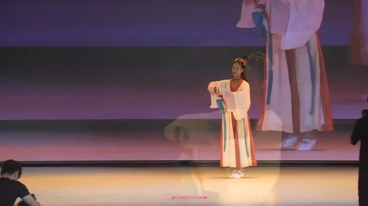 型秀盛典总决赛上半场