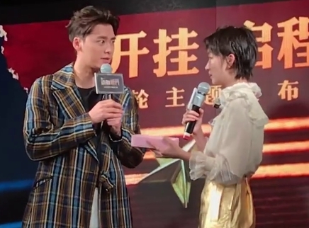 峰记本-李易峰资源博 周冬雨喂李易峰吃饺子