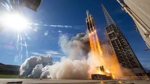 环球火力点 美国发射德尔塔4重型火箭 将一枚秘密间谍卫星送入轨道