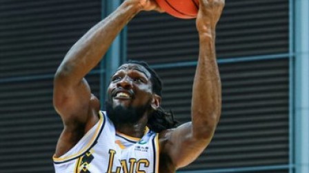 欧媒：广厦男篮裁掉前NBA球员肯尼斯-法里德