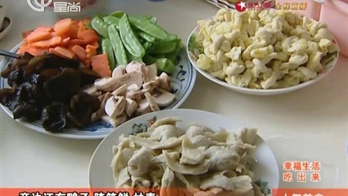 人气美食 一桌只点一道菜！巨无霸牛排似“斧头”