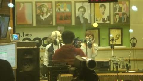 IU kiss&cry Nobody & Tell Me (Kiss The Radio) 饭拍版 主特赫 11/11/15-Super Junior (SJ)