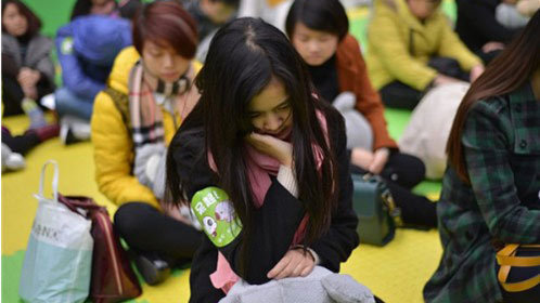 少妇为IPhone6寒风中发呆5小时