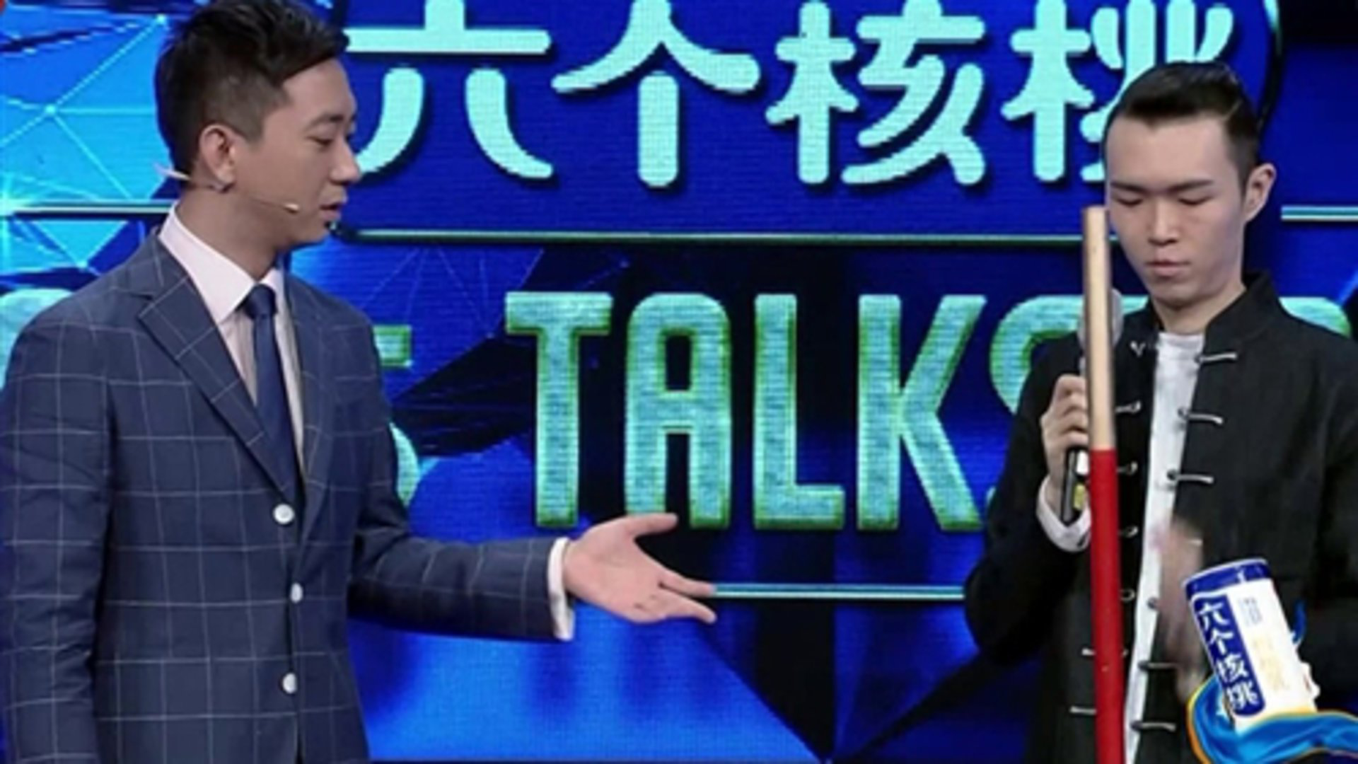 今晚80后脱口秀 那英与歌迷握手丢戒指发飙