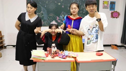 小晴玩粘土无节制，老师和学生合伙套路她，小朋友要保护好视力哦