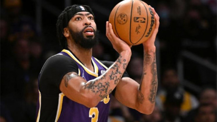 NBA热辣资讯 名记： 周六湖人对阵鹈鹕 戴维斯的状态升级成赛前决定
