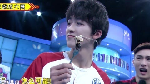 躲避球大赛魔咒来袭 池忆脸撑保鲜膜质量太好