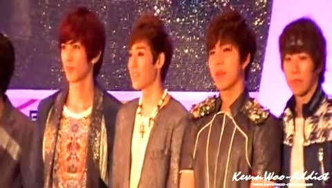 IU kiss&cry 中韩建交20周年纪念k-pop演唱会安可 主Kevin 饭拍版 12/04/28-Kevin U-Kiss (UKiss)