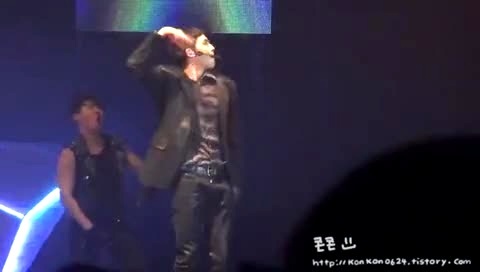 2PM DON'T STOP CAN'T STOP (2PM HANDS UP ASIA TOUR IN NANJING) 主Nichkhun 饭拍版 12/02/25-2PM