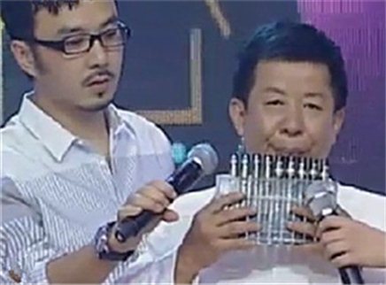 越策越开心 “音乐怪才”但乐平展绝技