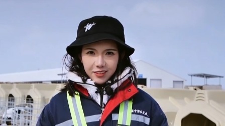 职场挑战再升级，学员秒变牛粪清理员