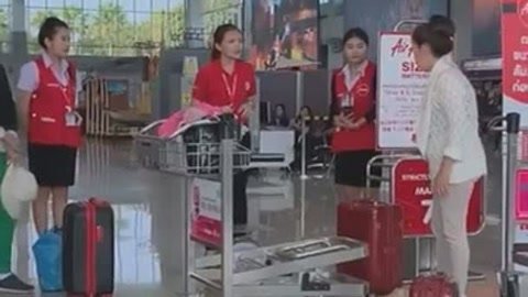 网罗天下 大妈在机场撒泼骂街