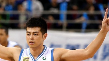 CBA 18/19赛季 北京VS浙江第四节：方硕压哨三分难救主，北京1分惜败浙江