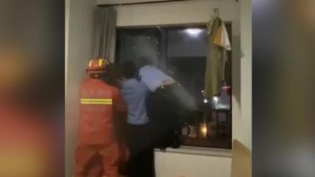 @所有人 轻生女子专注“抬杠”，消防员与民警完美配合趁机拽回
