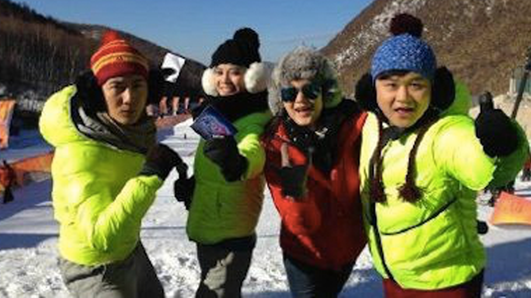 冰雪英雄 王慧英滑雪场上屡出意外