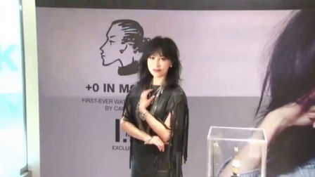嘻嘻娱乐 2017 11月 52岁刘嘉玲素颜爬山如青春少女 梁朝伟超市买食材为老婆煮饭 171119