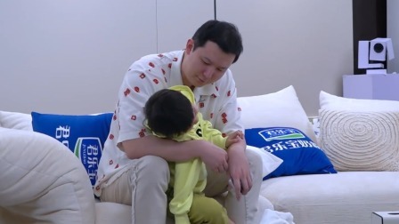 我们的爸爸 纯享版：杨子兑现承诺送大礼，黄炎一反常态用心陪玩