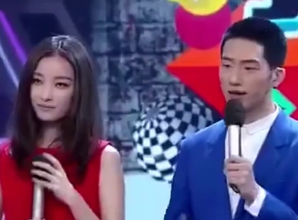 娱乐新鲜爆 小井坦言心中倪妮是个小女孩