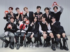 专访THE BOYZ：“蒙眼摸手识队友”气氛火爆