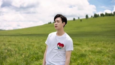 张艺兴回忆拍电影吃生鱼