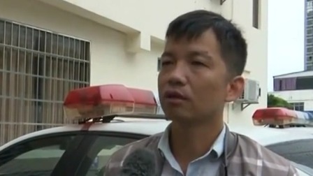 每日新闻报 骑车被卷车底 及时躲避奇迹生还