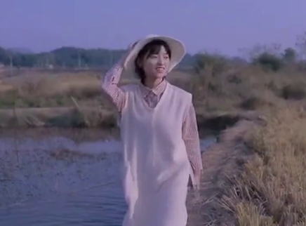 LOVELYyue-沈月个站 沈月拍摄花絮，像猫一样慵懒