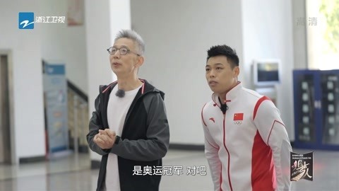 奥运冠军现场教主持人举重 谌利军谈训练往事