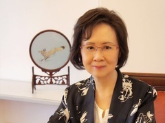 经典传奇 不一般的传奇 琼瑶：活在言情剧里的女人