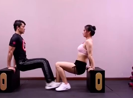 321动起来 板凳椅臂屈伸法 提升腿臀线条