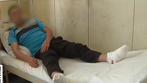 城市直通车 戴头套上私刑 男子为何被殴打