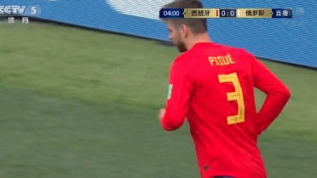 【进攻】戈洛温带球长驱直入 下底传中遭皮克及时封堵