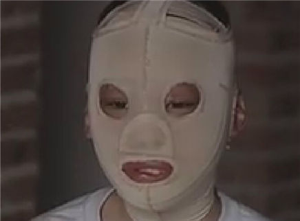寻情记 白色“面具人”