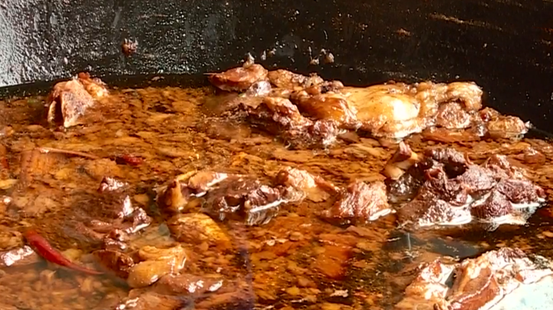 人气美食 莘庄红烧羊肉面 一条路上两家店？