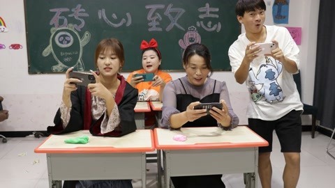 美女家务事 老师与学渣互换角色，课堂上只能打游戏不能做手工，你喜欢吗？